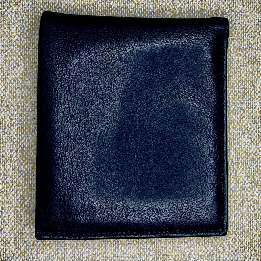 Salvador Ferragamo black bifold wallet. - Picture 8 of 9